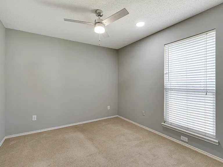 9905 Tyler Dr — Photo 13