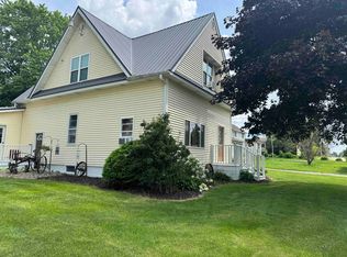 1370 Dodgeville St, Highland, WI 53543