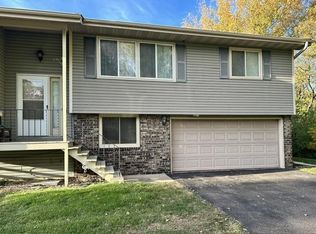 6858 Sandlewood Rd, Woodbury, MN 55125