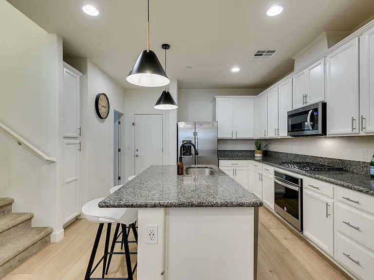 77 Alamere Falls Dr — Photo 22