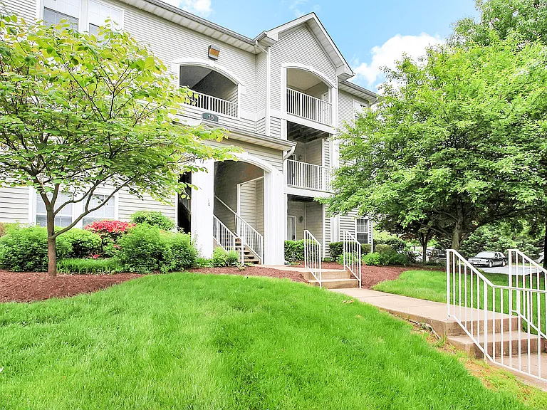 Highland Commons Apartments — Photo 1