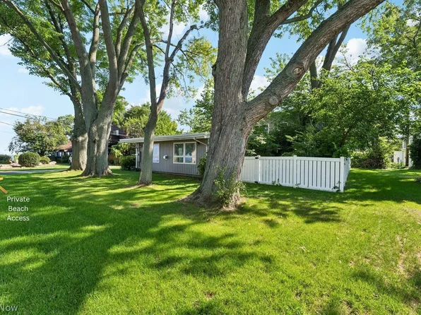 1006 Lakeview Rd, Huron, OH 44839