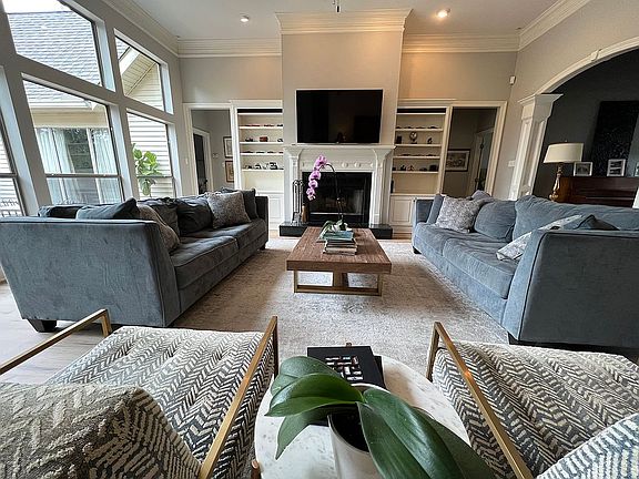 LR, Fireplace, Built-Ins