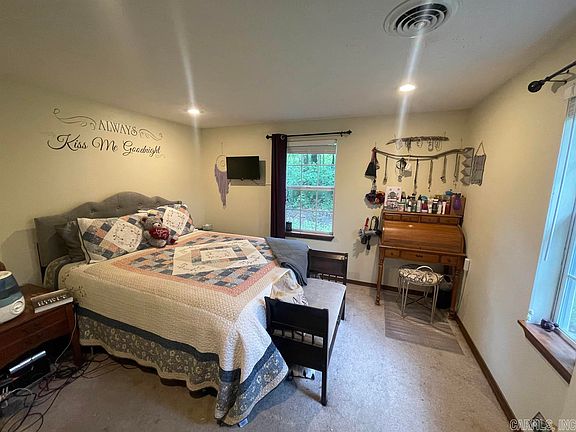 5th image of 404 Renfro Dr