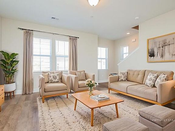 3rd image of 256 Hawk Run Ct