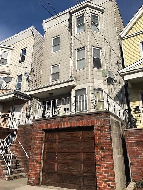 2nd image of 425 N 2nd St