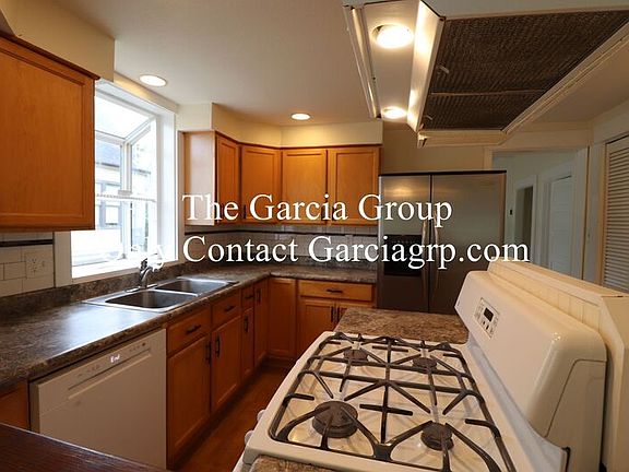 2nd image of 602 NE Brazee St #A