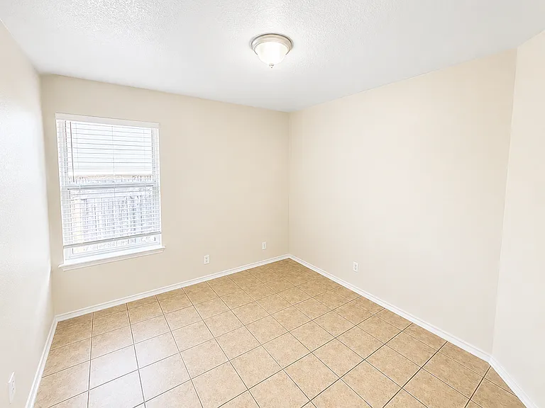 320 Jeff Gordon Dr — Photo 7