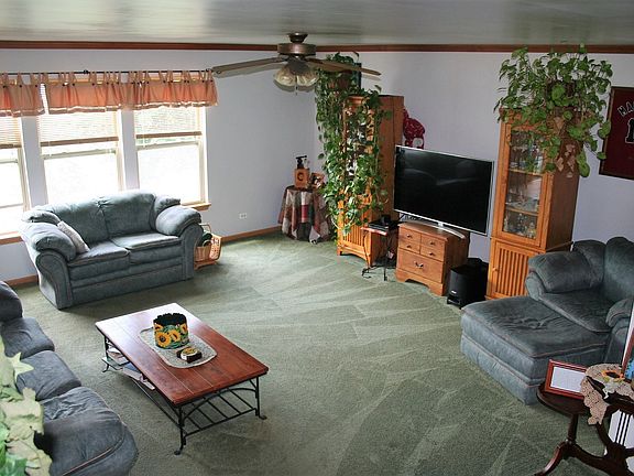 3rd image of 114 Evergreen Dr