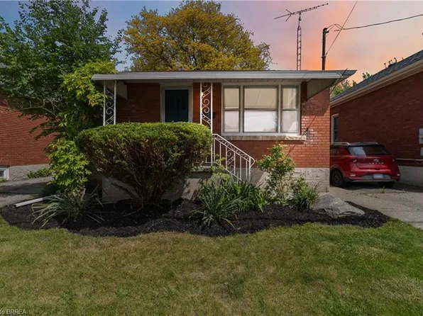 17 Salisbury Ave, Brantford, ON N3S 1M6