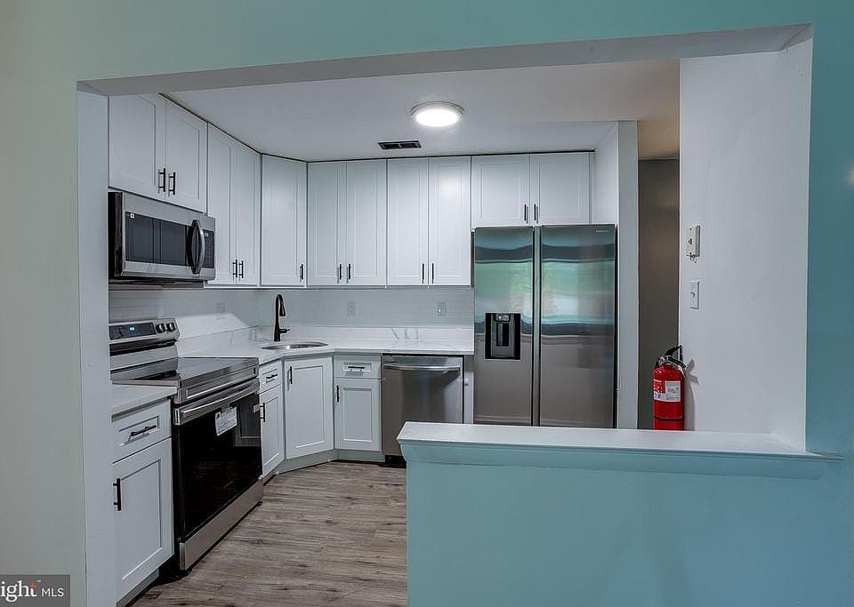 1st image of 2118A Greenwood Ct #A