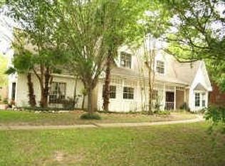 1005 W Edgewood Dr, Friendswood, TX 77546