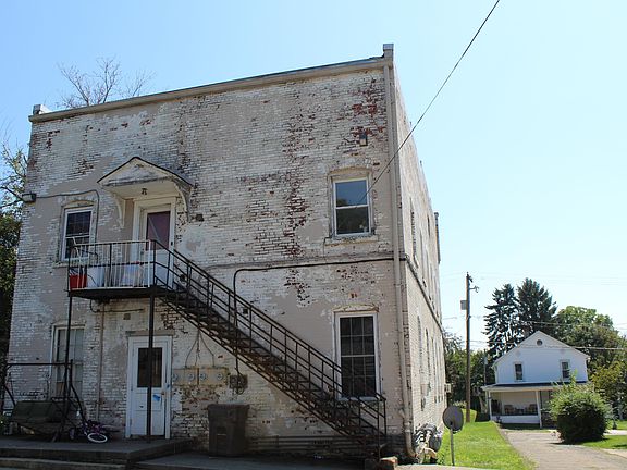 3rd image of 113 E Pleasant St