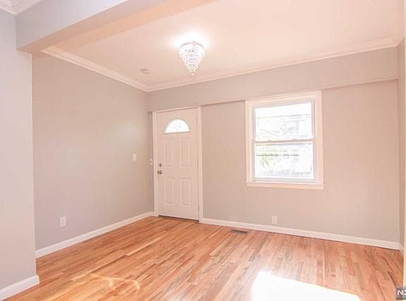 2nd image of 174 Linden Ave