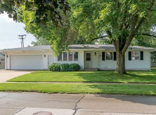 2045 Daleview Dr, Marion, IA 52302