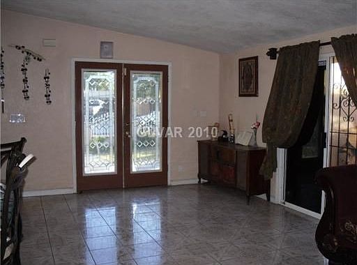 5th image of 2104 E McWilliams Ave