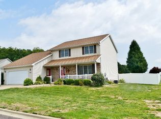 700 Park Trail Rd, Mackinaw, IL 61755