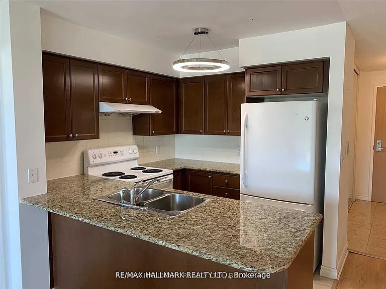 68 Grangeway Ave #812 — Photo 26