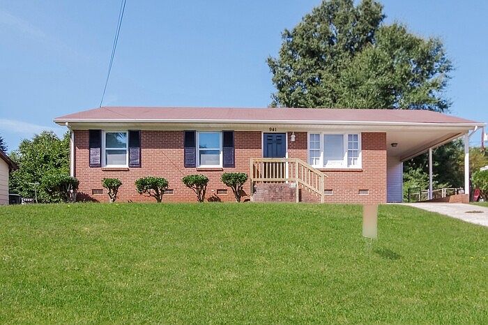 1st image of 941 Canterbury Ct