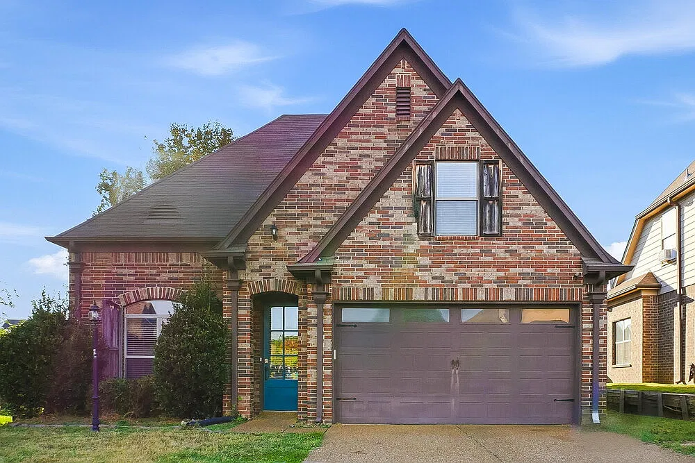 4 bed, 2.5 bath, 2100 sqft, $2,035 — Photo 1