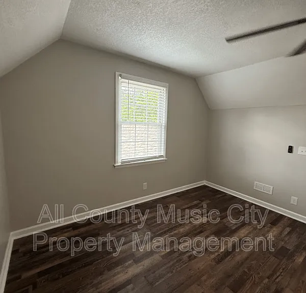 553 Owendale Dr — Photo 11