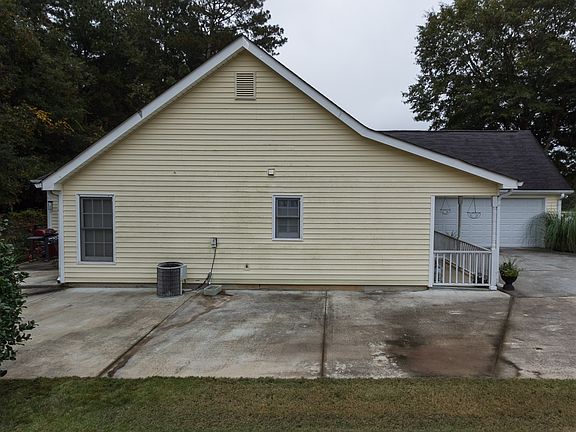 3rd image of 610 Doe Ln