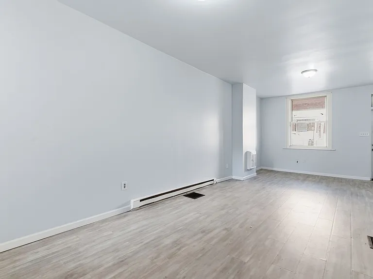 862 E Cornwall St — Photo 5