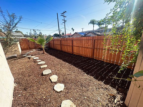 5th image of 8320-8322 Fresno Ave #8320