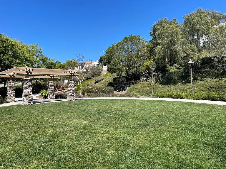 Within 150 feet walking distance from private studio is a community park setting with pool with jacuzzi, barbecues, tennis courts and outdoor fireplace