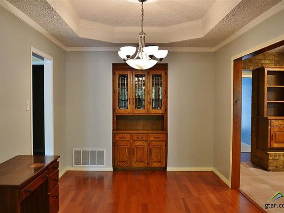 4th image of 3104 Lake Forest Dr