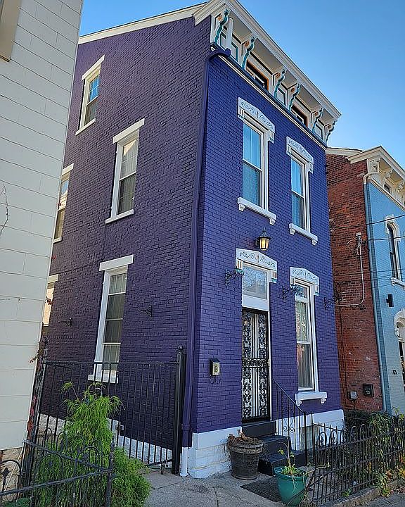 2nd image of 421 W 9th St