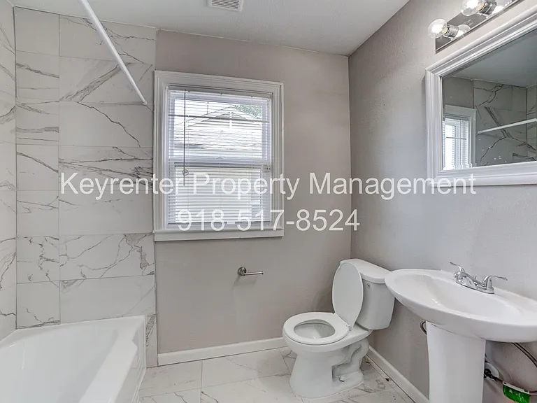 10th St Duplexes — Photo 7