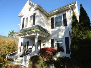 917 Marshall St, Lake Geneva, WI 53147