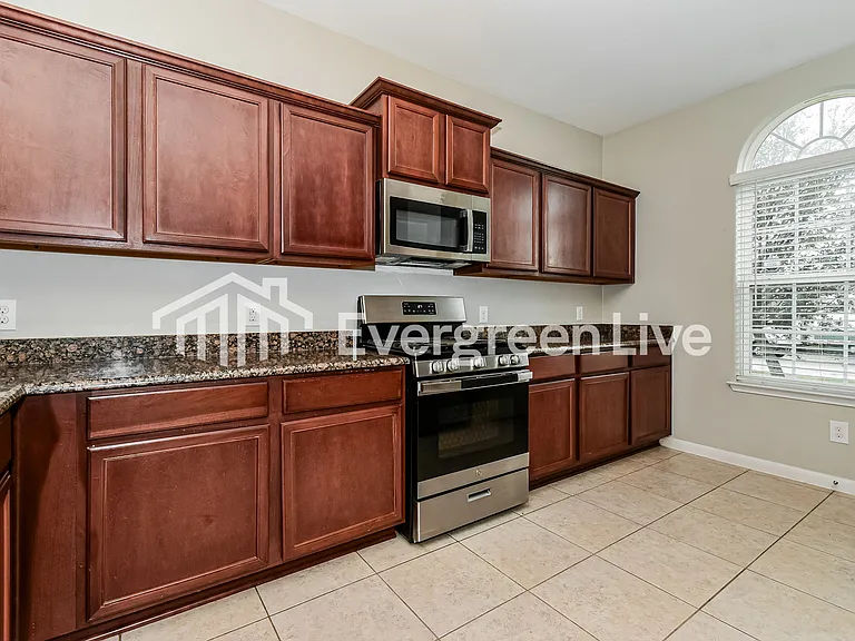 2229 Sumac Dr — Photo 6