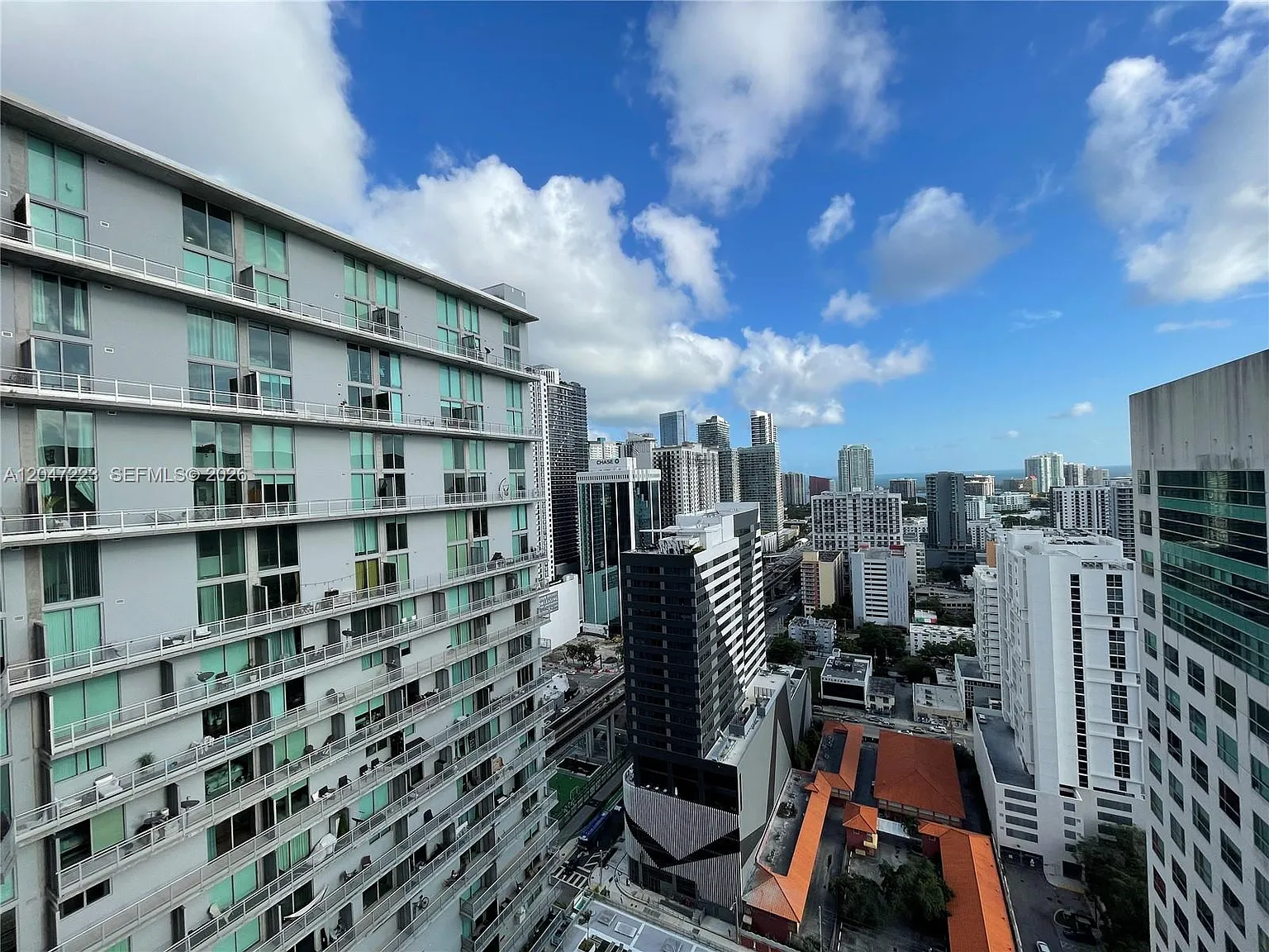 Neo Vertika Condo — Photo 3