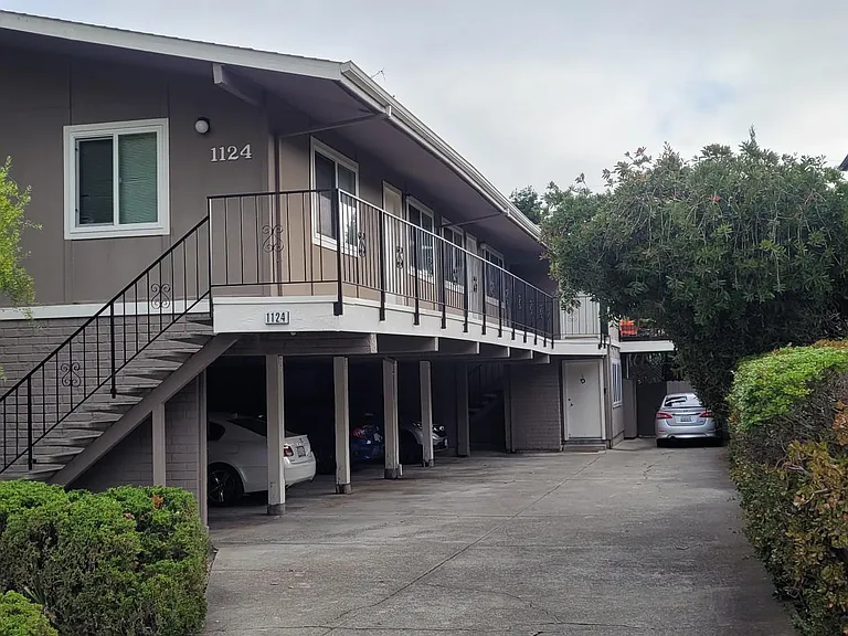 1124 Laguna Ave #3 — Photo 4