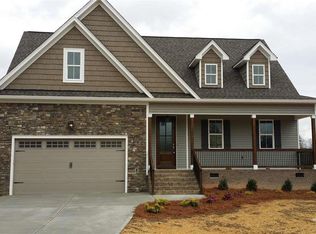 8421 Traceway Dr, Zebulon, NC 27597
