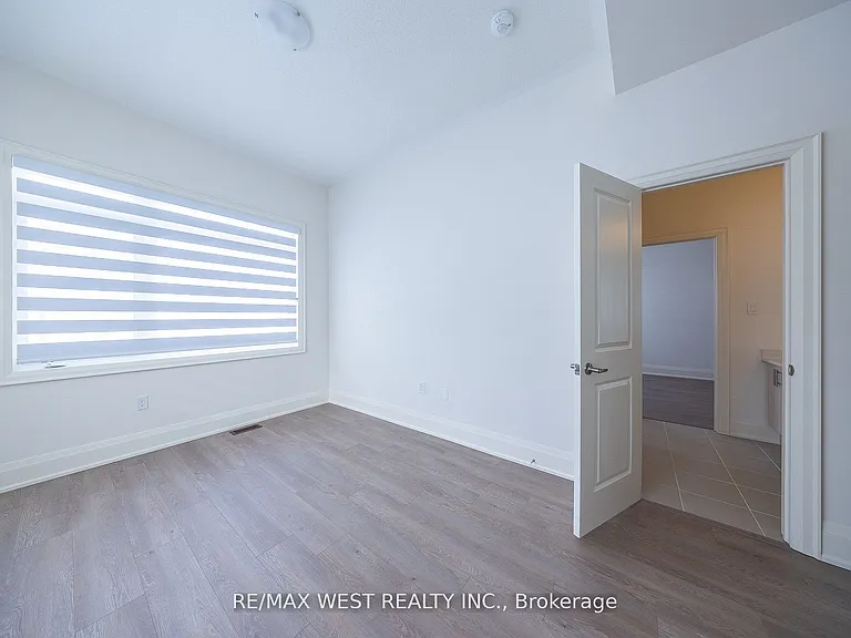 2215 Crystal Dr — Photo 30