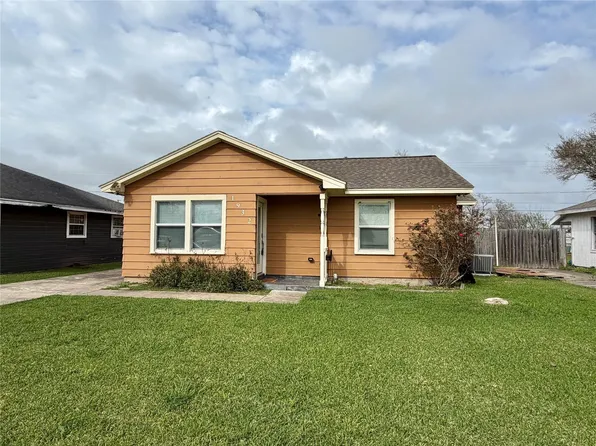 1932 N Avenue H, Freeport, TX 77541
