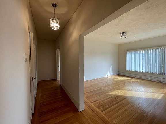 3rd image of 722 Hillgirt Cir #6