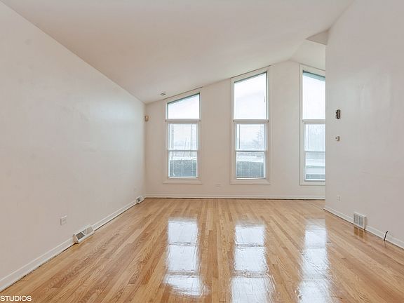 4th image of 14931 Lincoln Ave