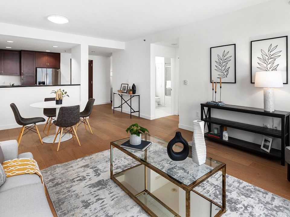 1st image of 260 King St Unit 1407