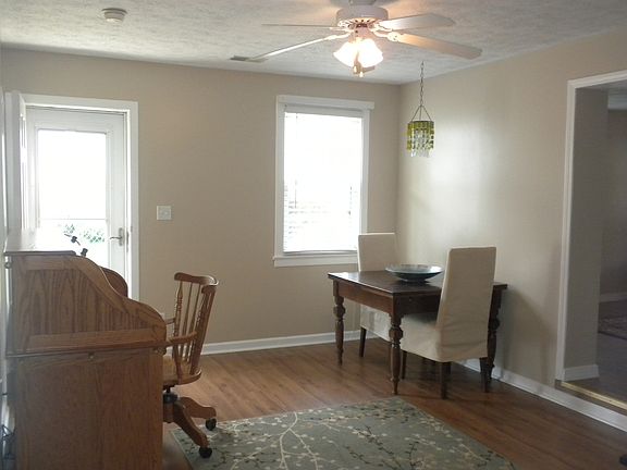5th image of 422 Crowl St