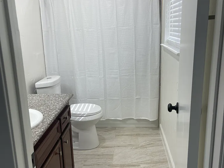 1221 Kitty St — Photo 4