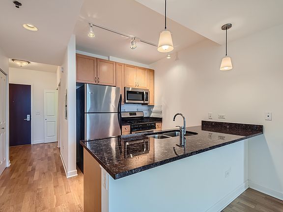 5th image of 1400 S Michigan Ave APT 500
