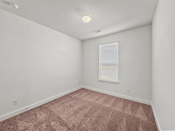 5th image of 662 Saxony Dr