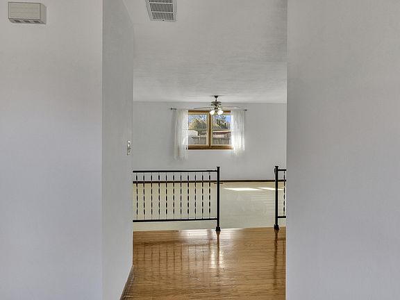 4th image of 139 Cambria Ct