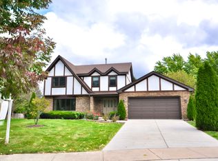 2466 Wendover Dr, Naperville, IL 60565