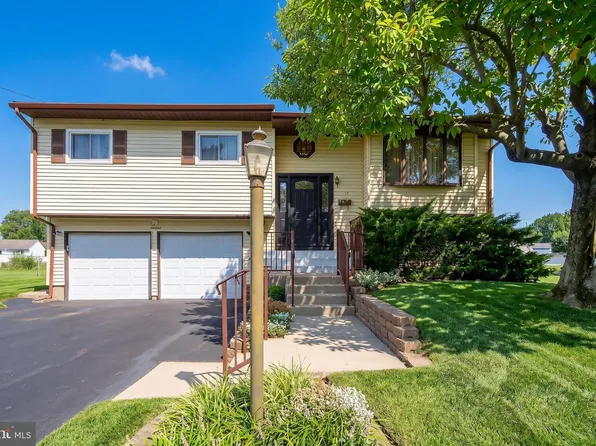 13 Gary Dr, Hamilton, NJ 08690