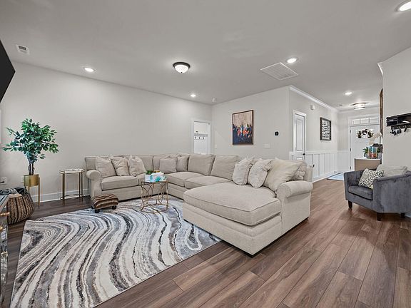 2nd image of 232 Duncan Creek Rd